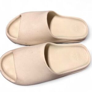 Yeezy Cream Embossed Slides